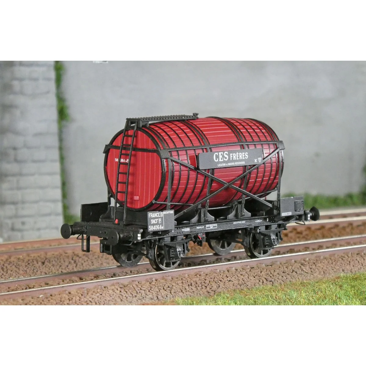 Ls Models 30563 OCEM Monovoltaic Tank Wagon, without guard's cabin,... Ls Models 30563 OCEM Monovoltaic Tank Wagon, without guard's cabin,...