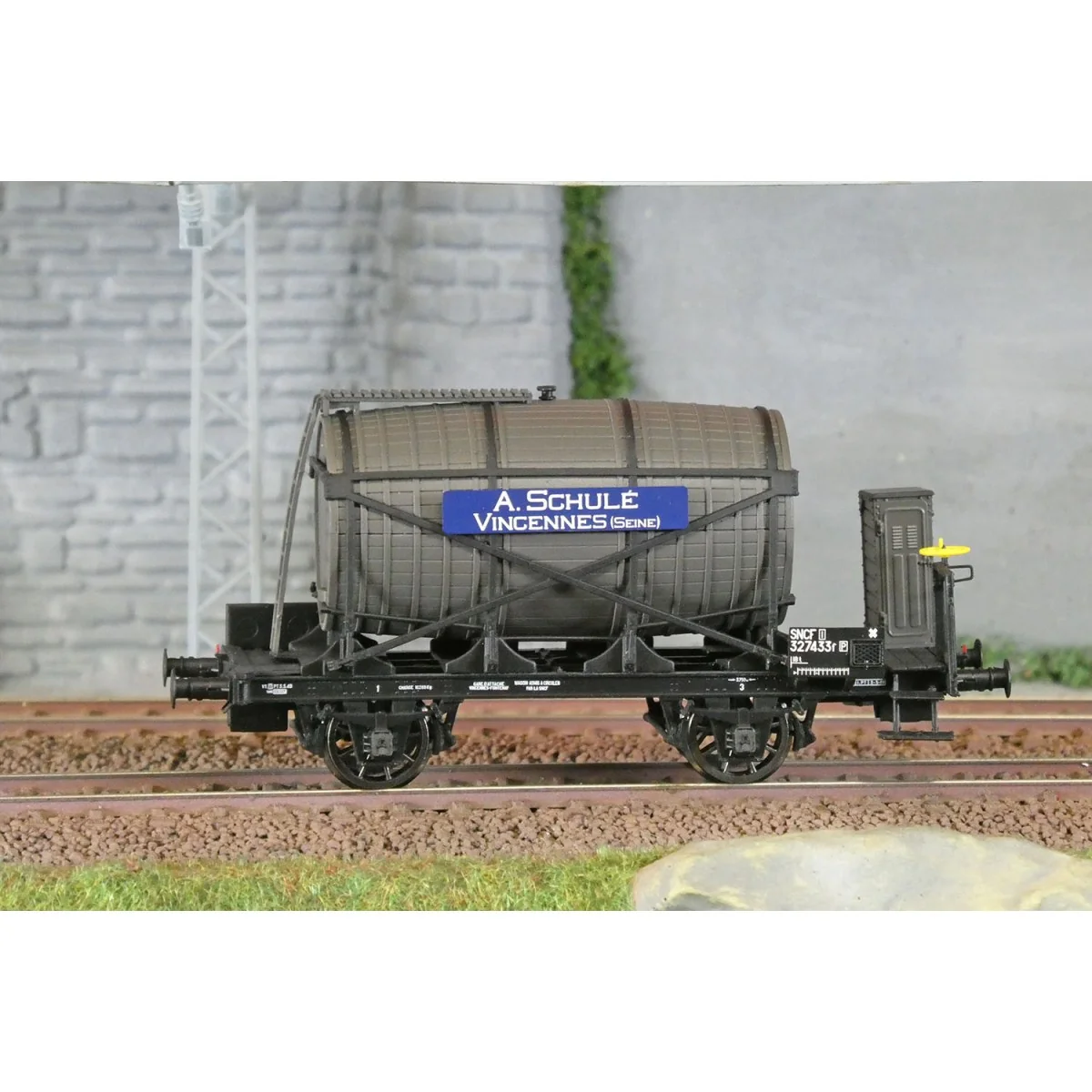 Ls Models 30564 OCEM Monovoltaic Tank Wagon, with guard's cabin, br... Ls Models 30564 OCEM Monovoltaic Tank Wagon, with guard's cabin, br...