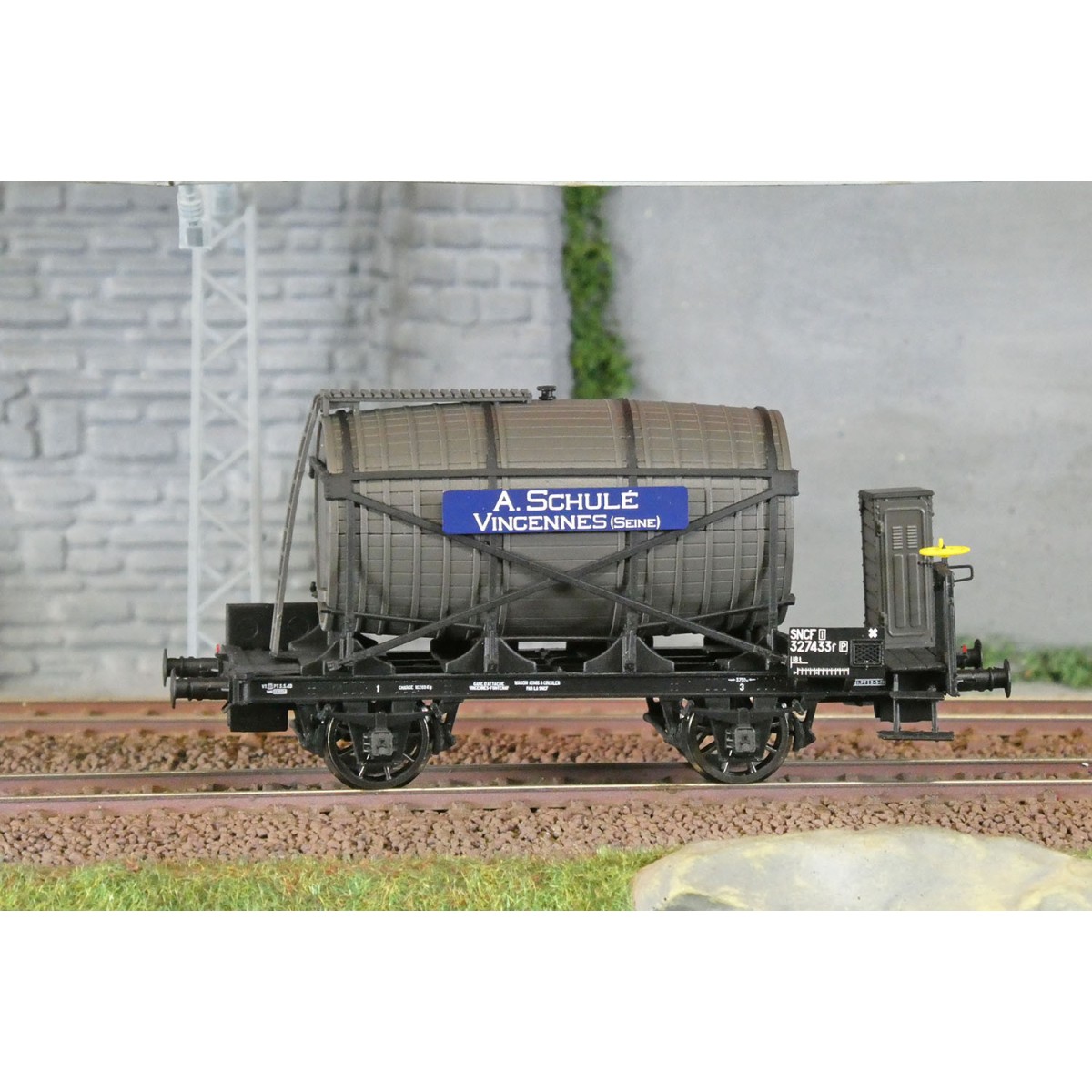 Ls Models 30564 OCEM Monovoltaic Tank Wagon, with guard's cabin, br...