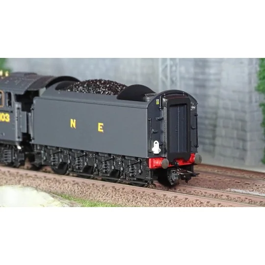 Trix_22885-Trix 22885 Class A3 Steam Locomotive, Flying Scotsman, Wartime Black, Digital Sound