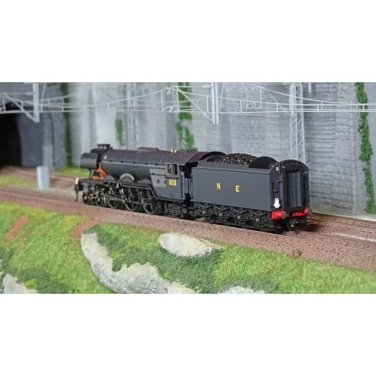 Trix_22885-Trix 22885 Class A3 Steam Locomotive, Flying Scotsman, Wartime Black, Digital Sound