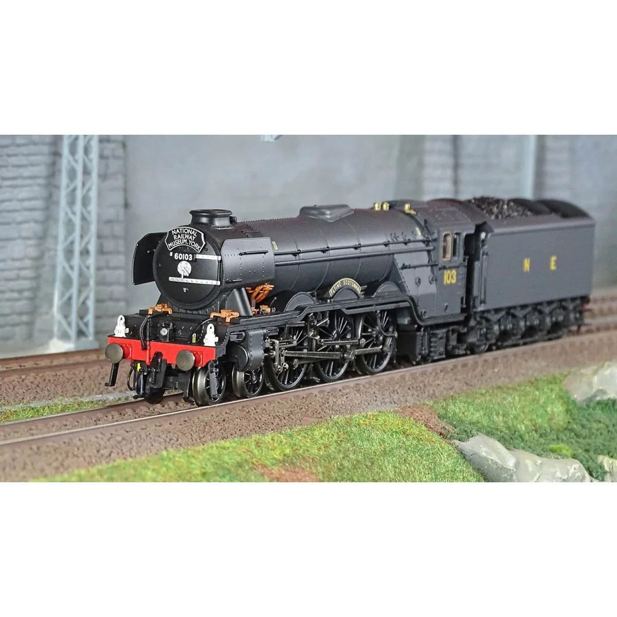 Trix 22885 Class A3 Steam Locomotive, Flying Scotsman, Wartime Blac...