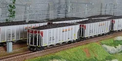 Trix 24911 Set of 6 coal wagons, "Hopper Cars", BNSF