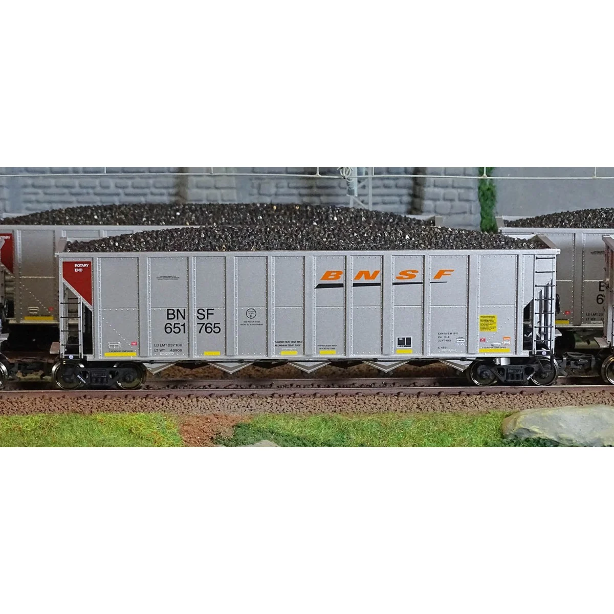 Trix 24911 Set of 6 coal wagons, "Hopper Cars", BNSF Trix 24911 Set of 6 coal wagons, "Hopper Cars", BNSF