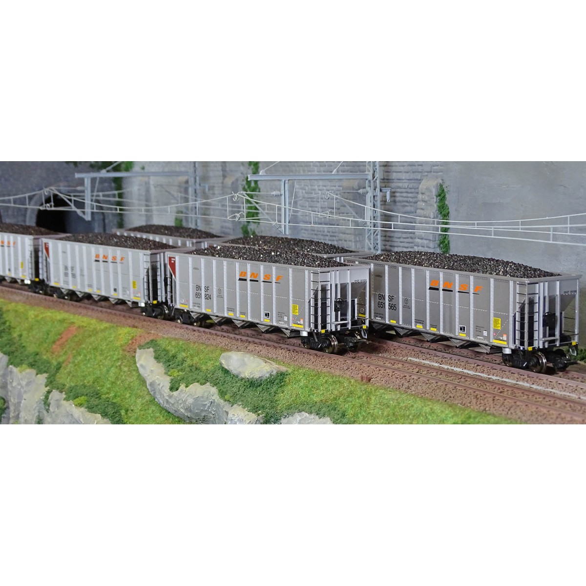 Trix 24911 Set of 6 coal wagons, "Hopper Cars", BNSF - Trix_24911