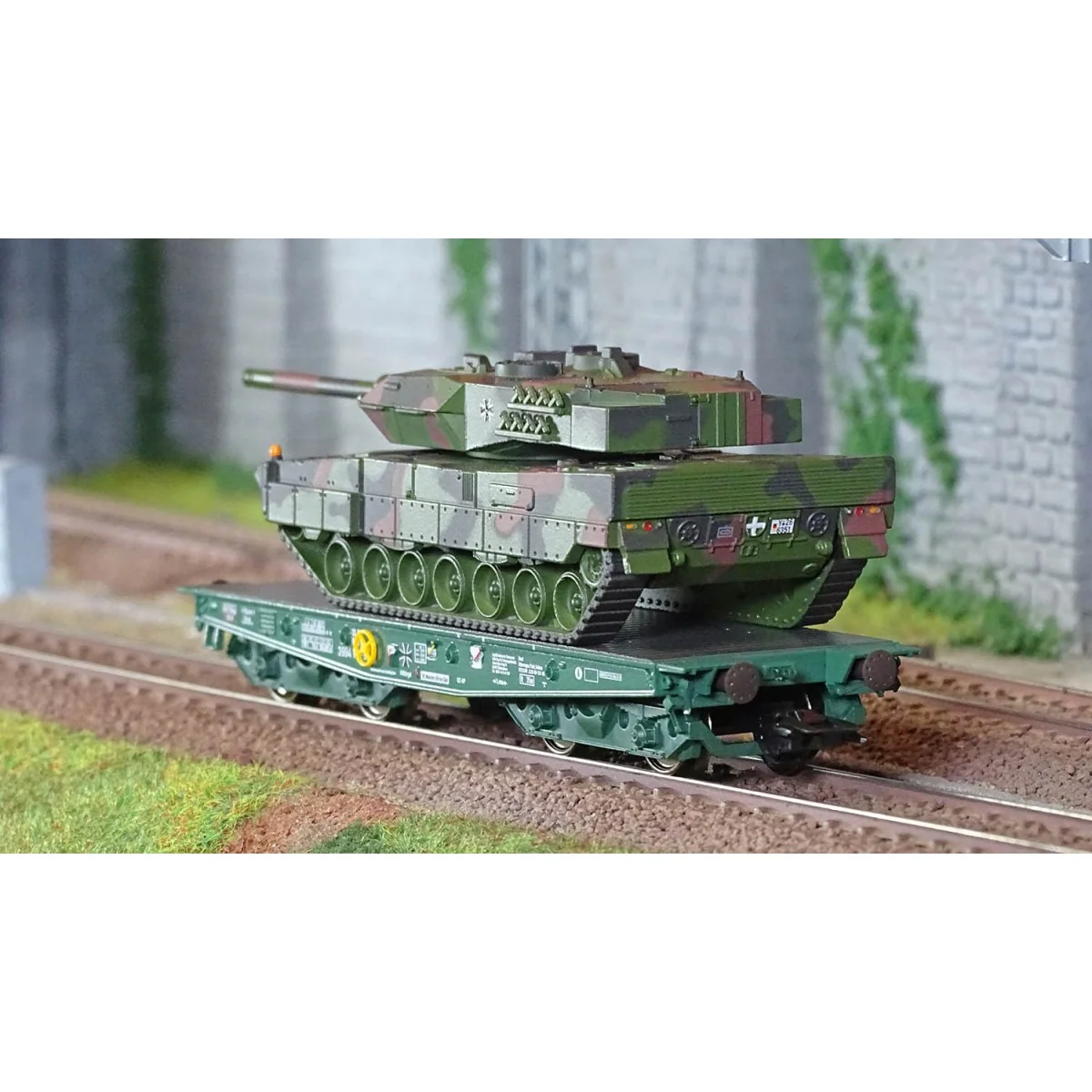 Marklin 48870 Rlmmps flat wagon for heavy load transport, DB, with ... Marklin 48870 Rlmmps flat wagon for heavy load transport, DB, with ...