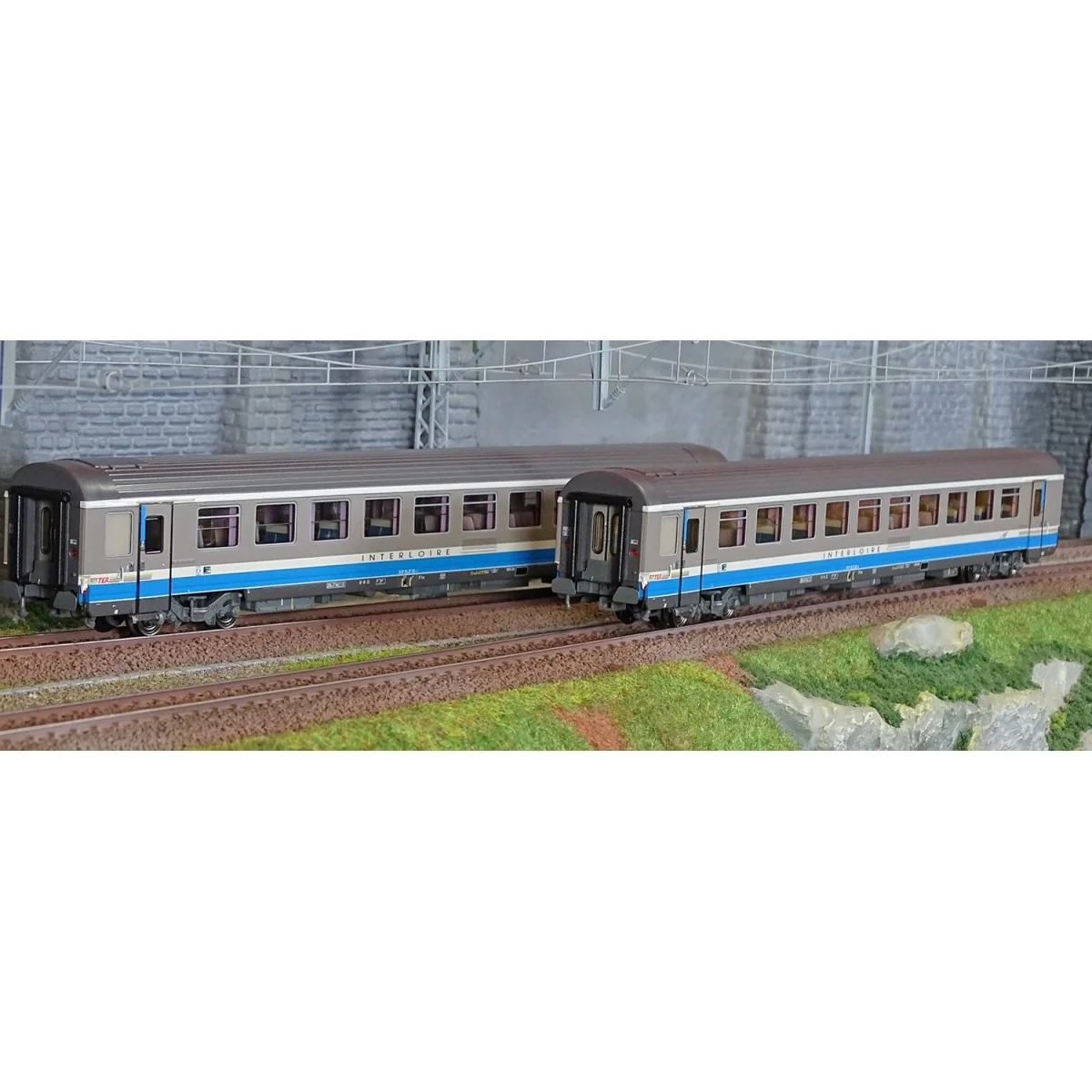 LS Models 41214 Set of 2 VTU coaches, 2x B9 1/2 tuxedo, original In...