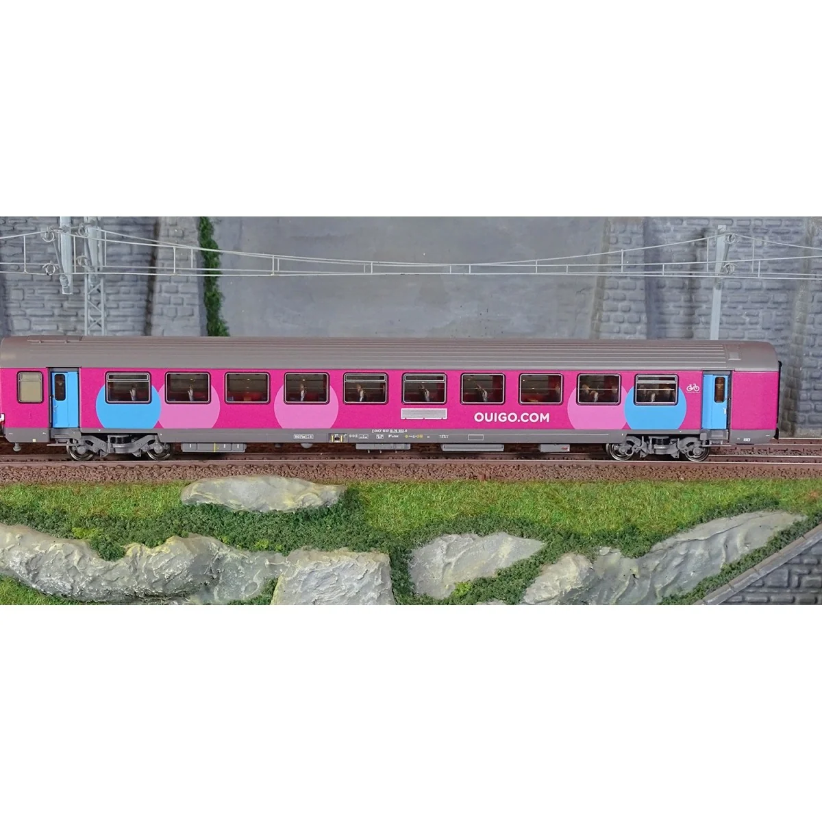 LS Models 40992 Set of 3 VTU B10/B11/B11 coaches, Ouigo, light grey...