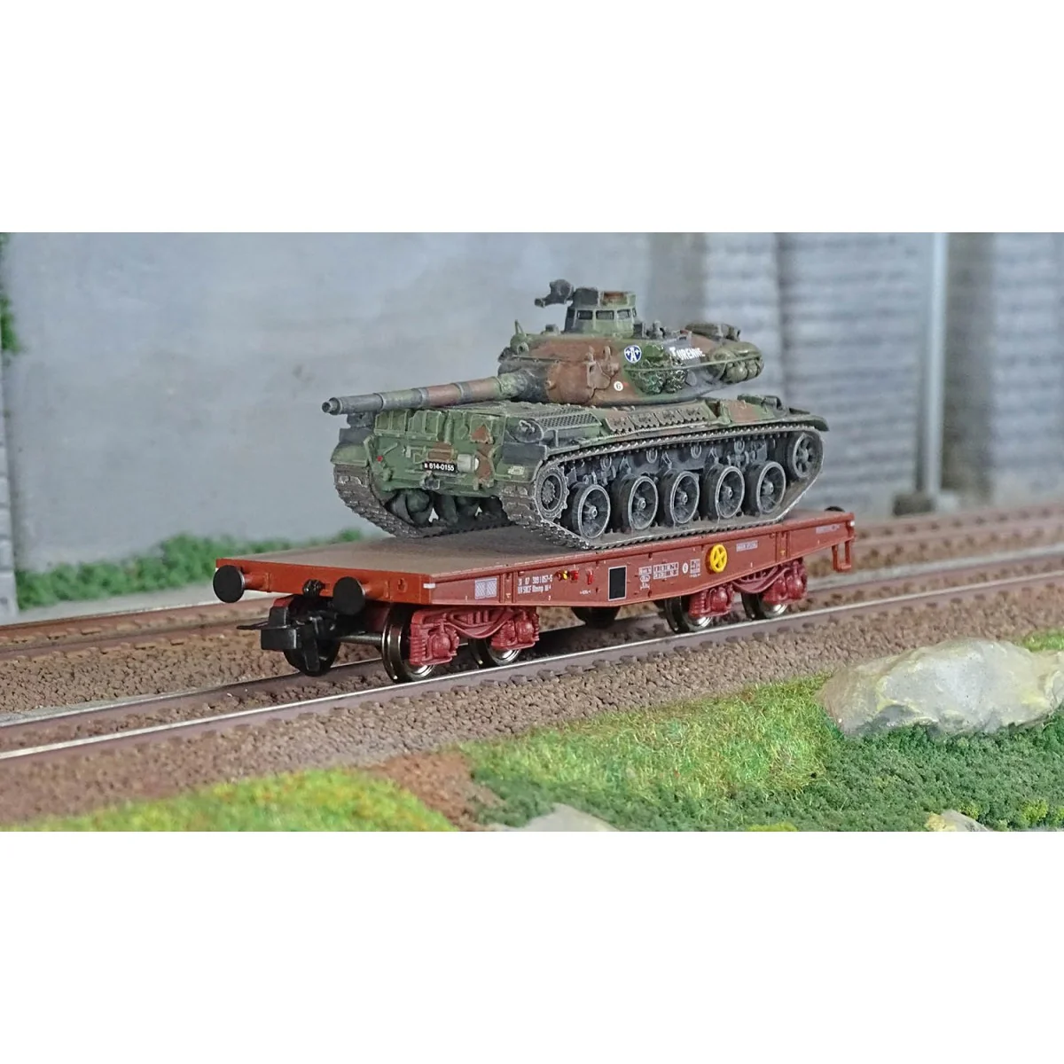 Ree models WBA033 Rlmmp Tank Transport Wagon, SNCF + AMX 30B Tank -...