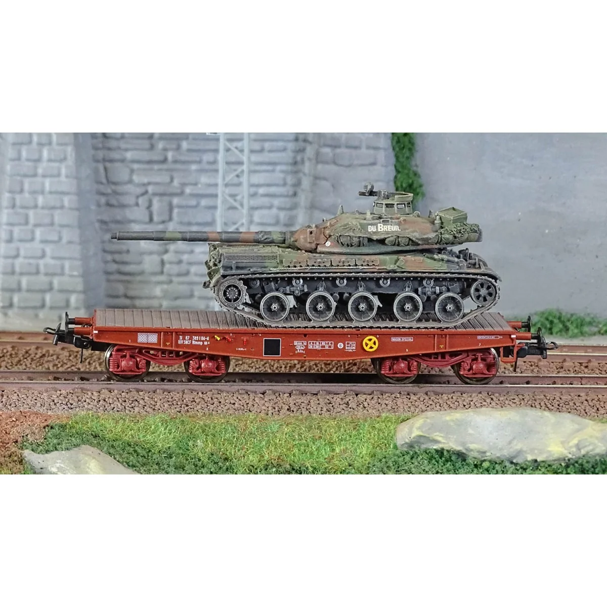 Ree models WBA035 Rlmmp tank transporter wagon, SNCF + AMX 30B tank...