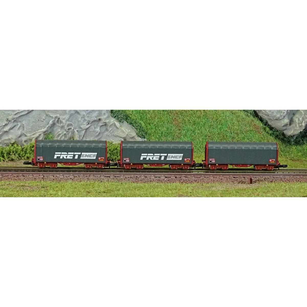Azar W03-FRP Set of 3 short covered bogie wagons, SNCF, FRET, Z scale Azar W03-FRP Set of 3 short covered bogie wagons, SNCF, FRET, Z scale