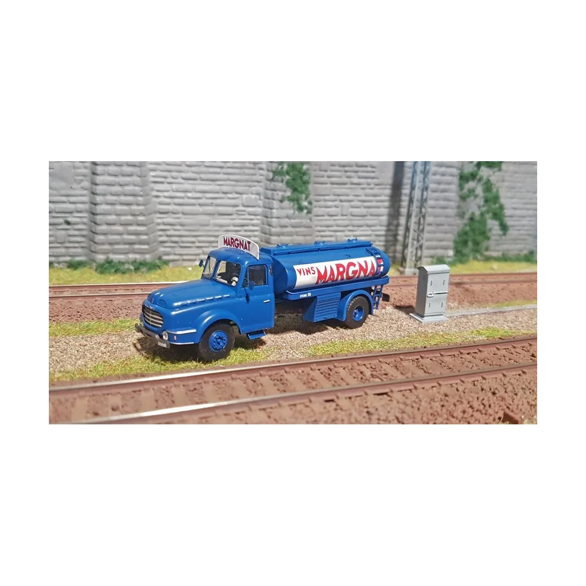 Ree Modeles CB 072 Camion Willeme Citerne à vin "MARGNAT" Ree Modeles CB-072 - 1