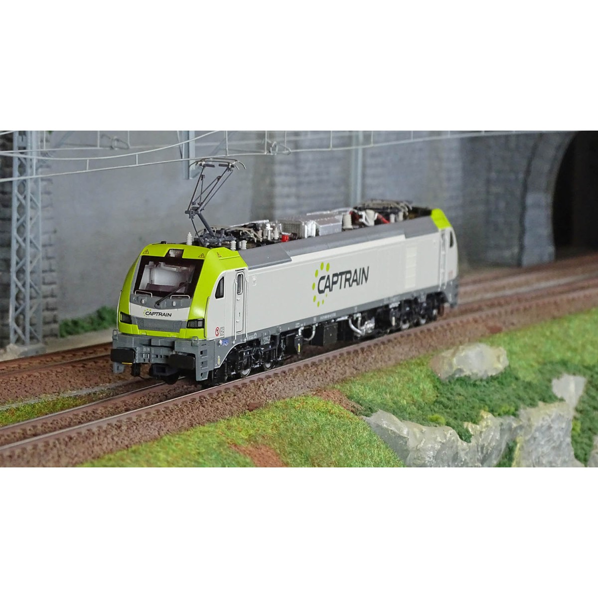 SudExpress S0060011 Euro6000 6001-8 electric locomotive, Captrain F...