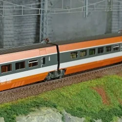 Ree Modeles TGV006 Set de 3 voitures intermédiaires TGV PSE Rame Origine, Remorques R2 + R5 + R6 Ree Modeles TGV-006 - 1