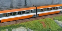 Ree Modeles TGV007 Set of 2 TGV PSE Intermediate Cars Original Trai...