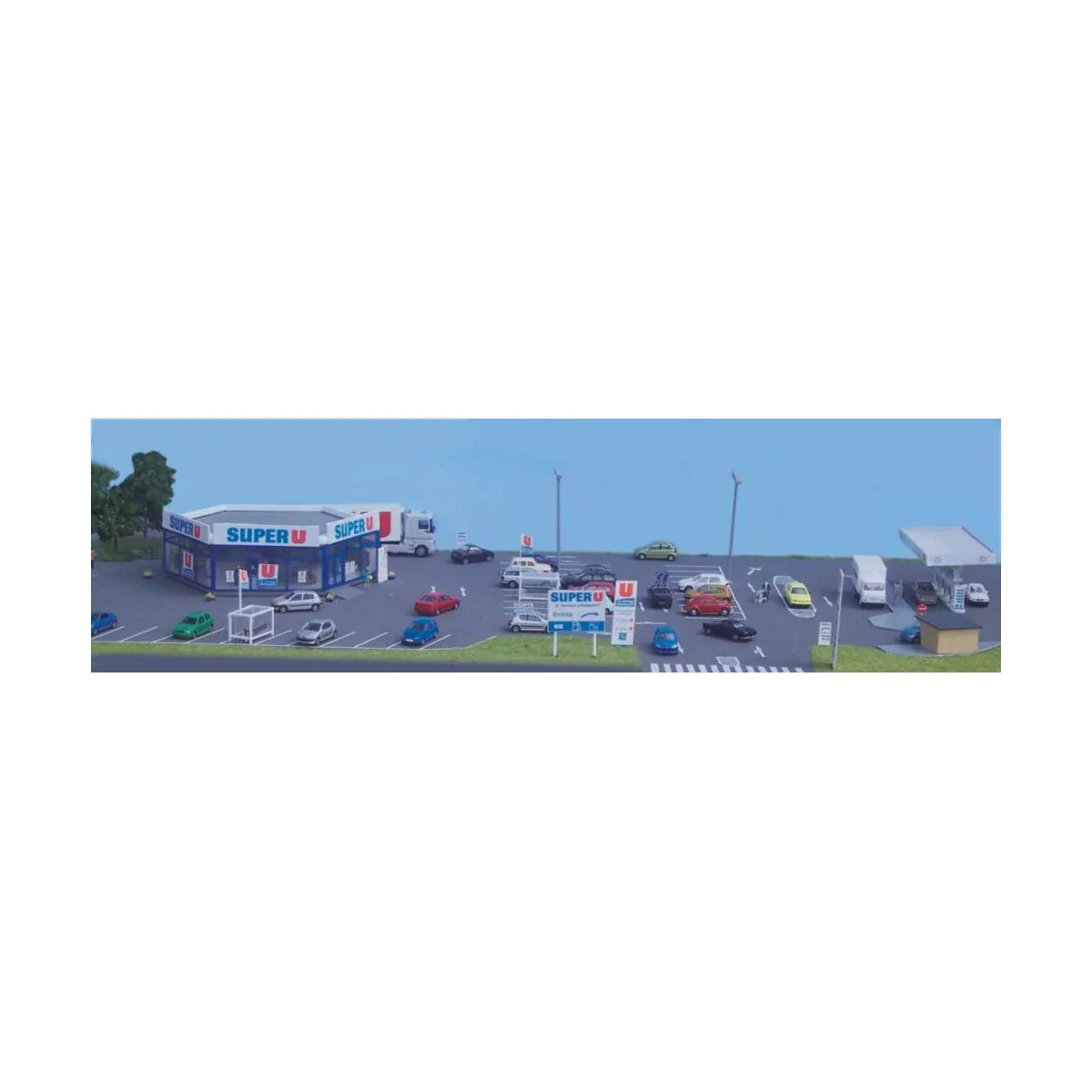 Sai 170.1 Super U store, with interior fittings and gas station - S...