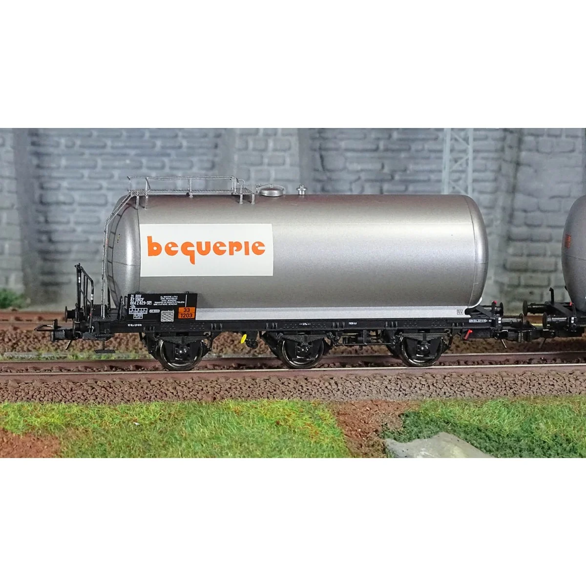 Jouef HJS6227 Set of 2 three-axle tank wagons, Beguerie - HJS6227