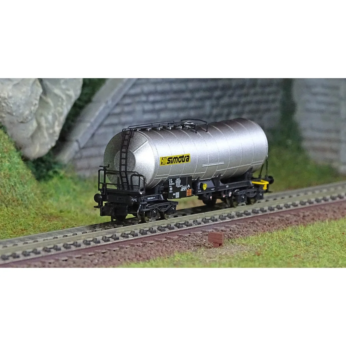 Arnold HNS6502 Bogie Tank Wagon, SNCF, Simotra, N scale Arnold HNS6502 Bogie Tank Wagon, SNCF, Simotra, N scale