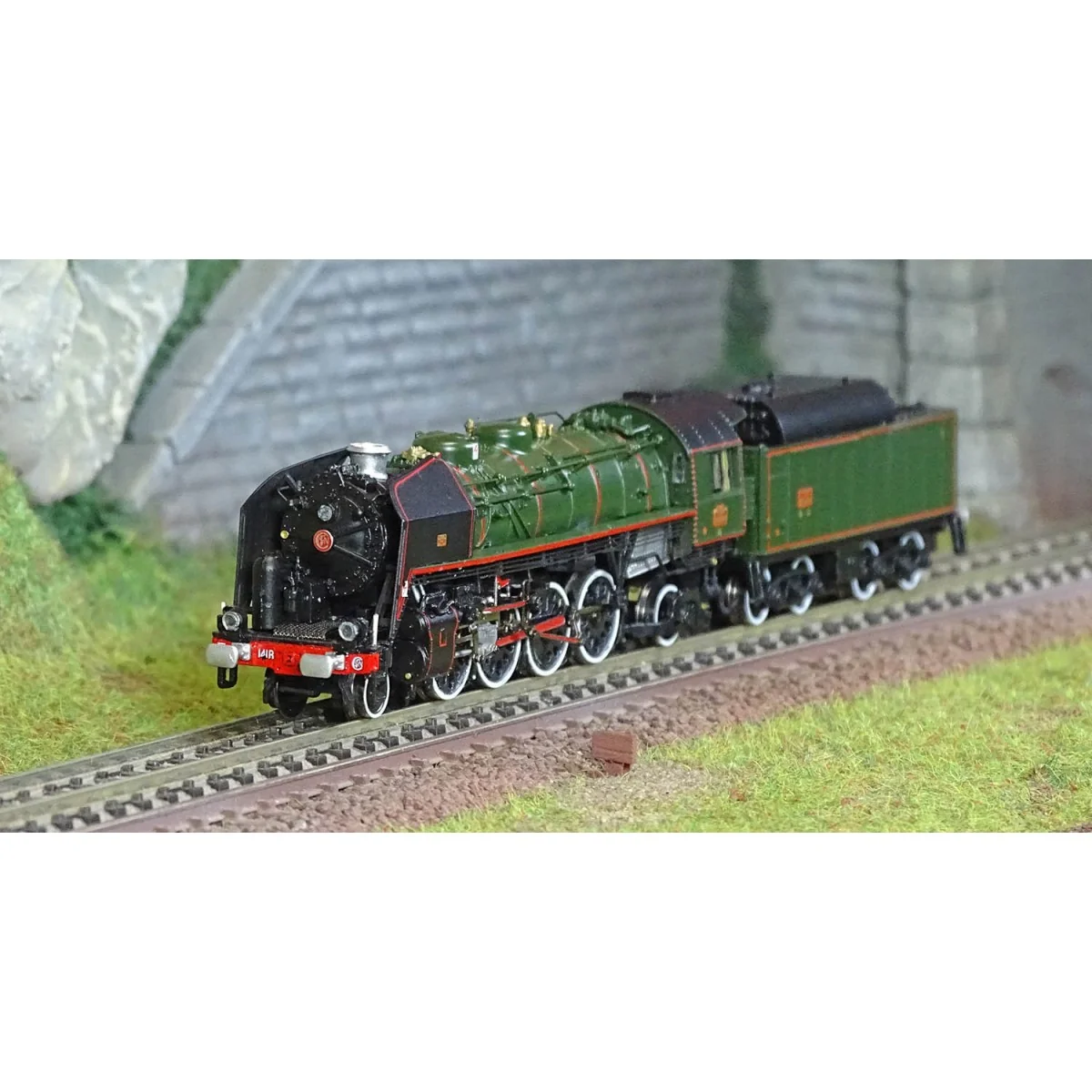 Arnold HNS2542 Locomotive vapeur 141 R 1244, SNCF, roues boxpok, livrée verte, lignes rouges, échelle N Arnold HNS2542 - 1