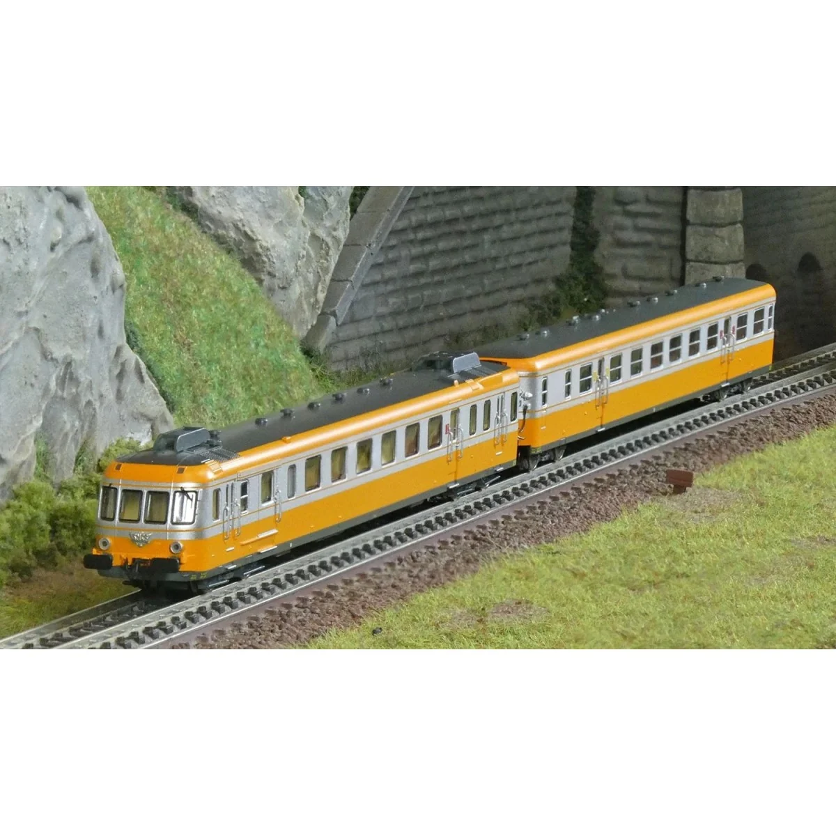 Arnold HN2636 RGP 2 modernized diesel railcar, SNCF, orange/silver,...