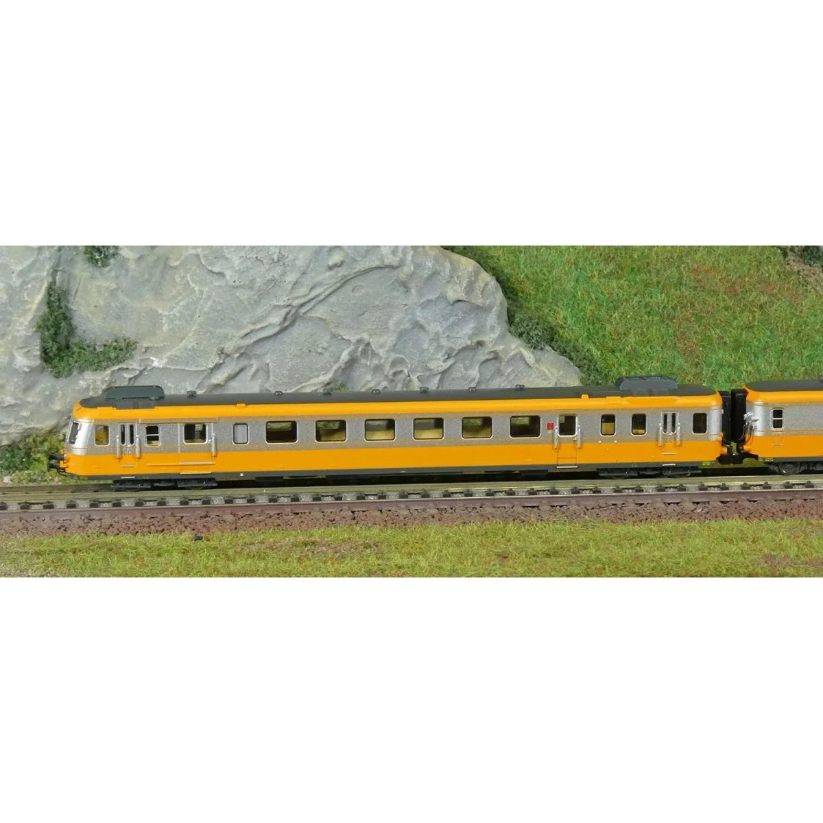 Arnold HN2636 Autorail diesel RGP 2 modernisé , SNCF, orange/argent, échelle N Arnold HN2636 - 2
