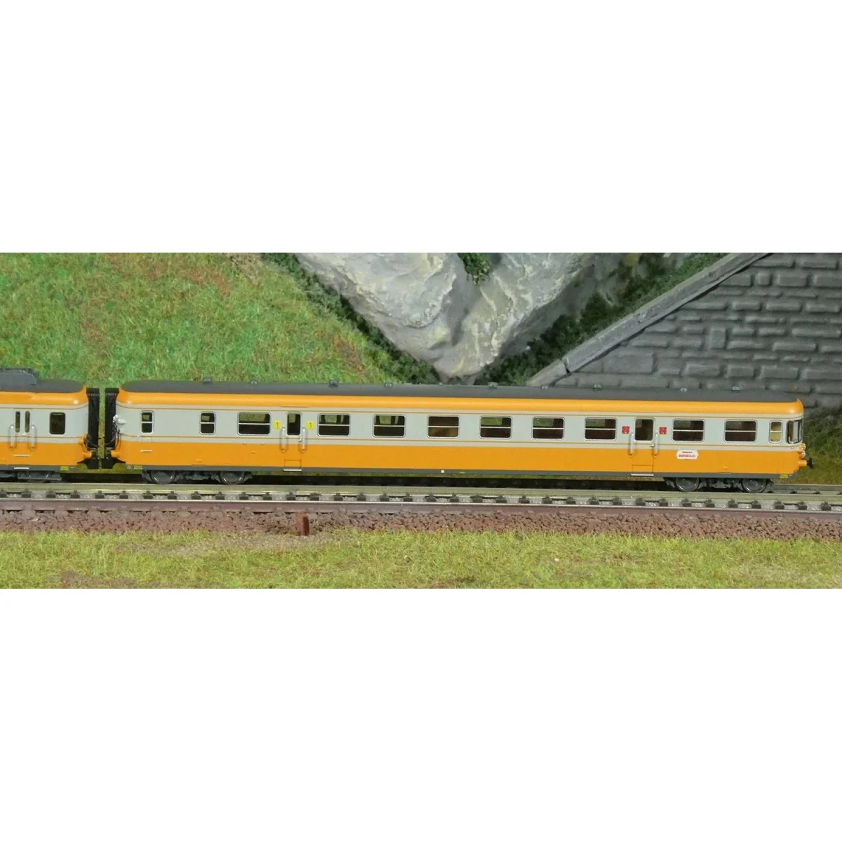 Arnold HN2637S RGP 2 modernized diesel railcar, SNCF, orange/concre...