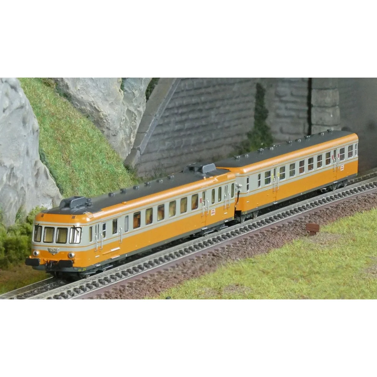 Arnold HN2637 RGP 2 modernized diesel railcar, SNCF, orange/concret...