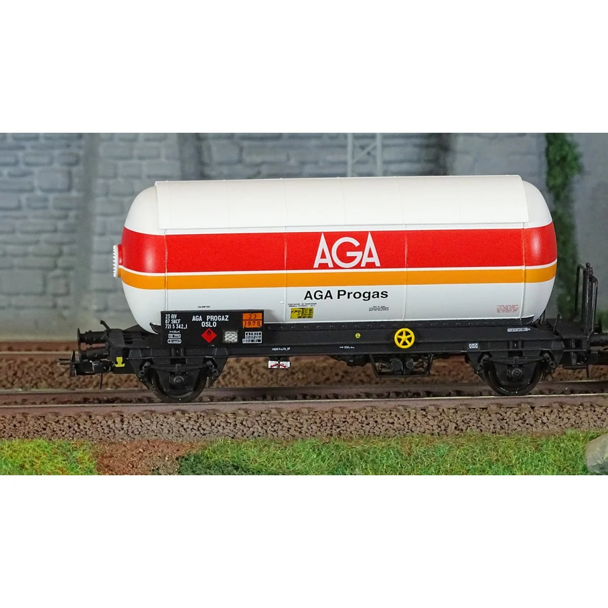 Jouef HJ6289 Set of 2 gas tank wagons, sunshade roof, AGA Progas - ...