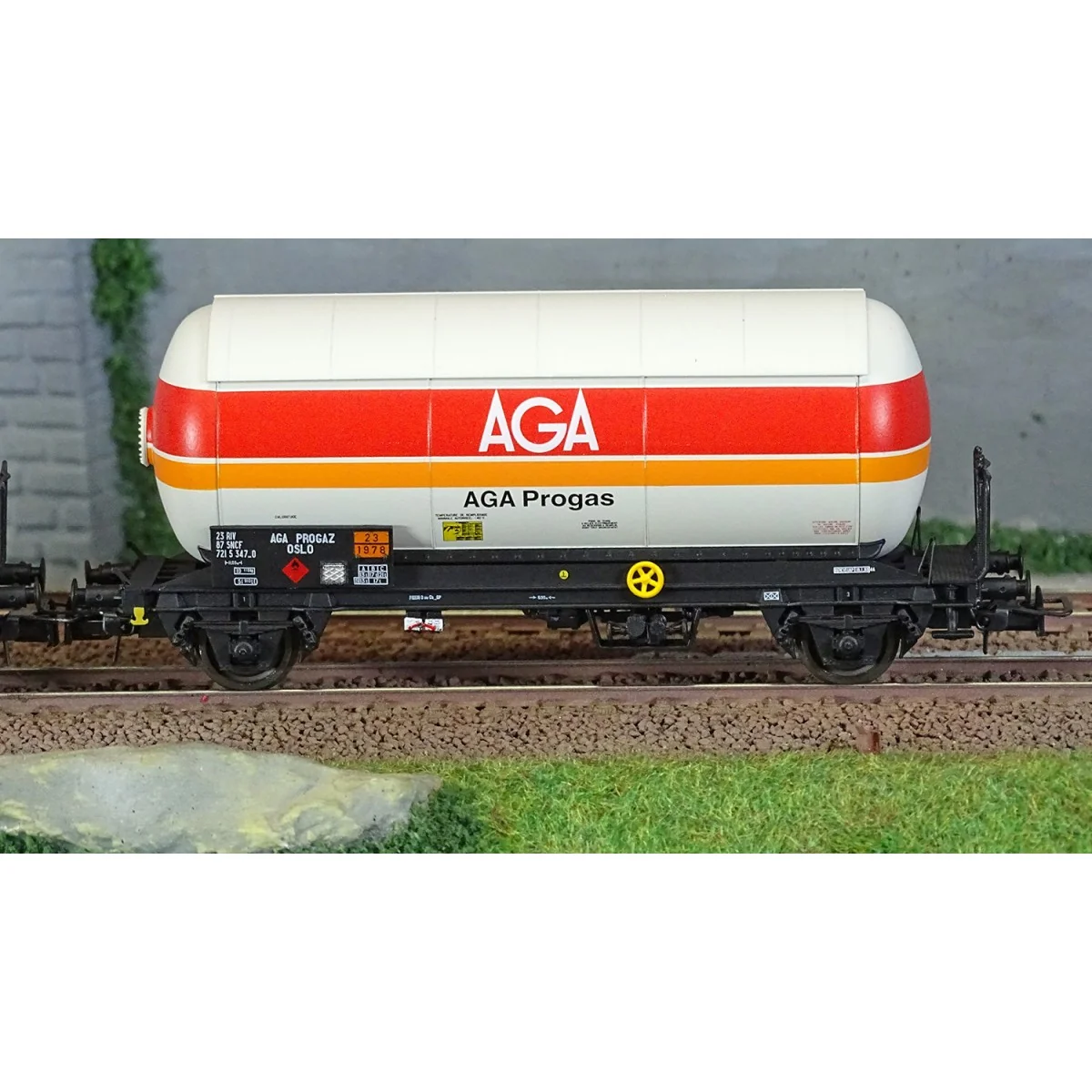 Jouef HJ6289 Set of 2 gas tank wagons, sunshade roof, AGA Progas - ...