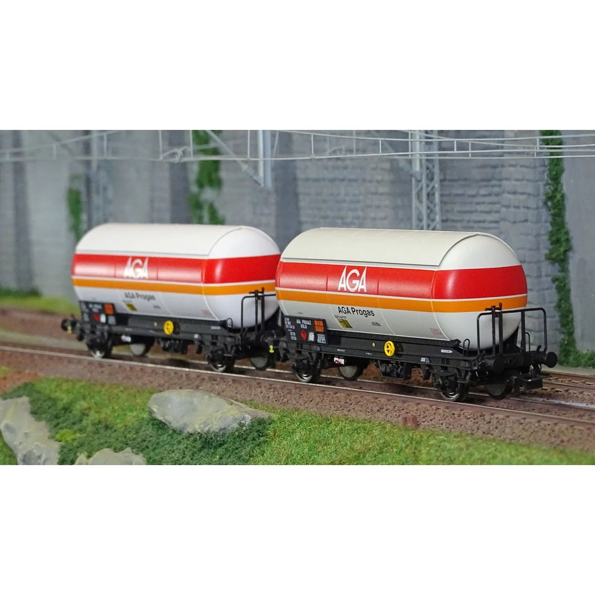 Jouef HJ6289 Set de 2 wagons citernes à gaz, toit pare soleil, AGA Progas Jouef HJ6289 - 5