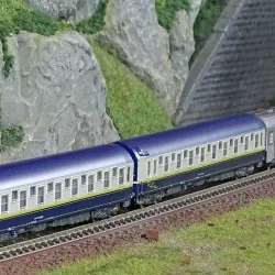 Arnold HN4474 Set de 3 voitures voyageurs "Train Expo", SNCF, 1 voiture-bar et 2 voitures-lits, échelle N Arnold HN4474 - 1