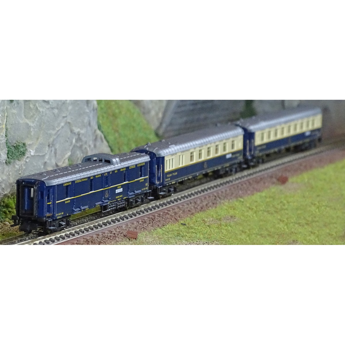 Arnold HN4491 Set de 3 voitures voyageurs "Edelweiss Pullman Express", CIWL, DD3/VPC Flèche d'Or/VP Étoile du Nord, échelle N Ar