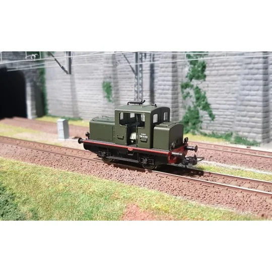 MB-089-Ree Modeles MB 089 MOYSE 32 TDE shunting locomotive, SNCF, Green 306, Red buffer beam, Marchal headlight