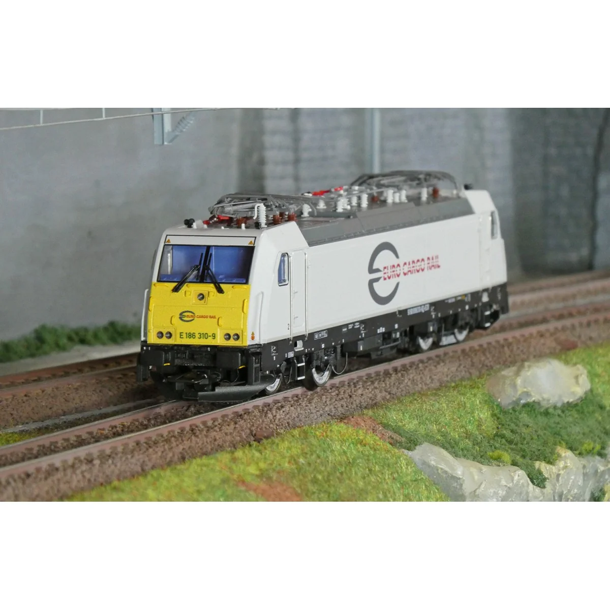 Trix 25804 Locomotive série 186, Euro Cargo Rail, digitale sonore Trix Trix_25804 - 1 Trix 25804 Locomotive série 186, Euro Cargo Rail, digitale sonore Trix Trix_25804 - 1