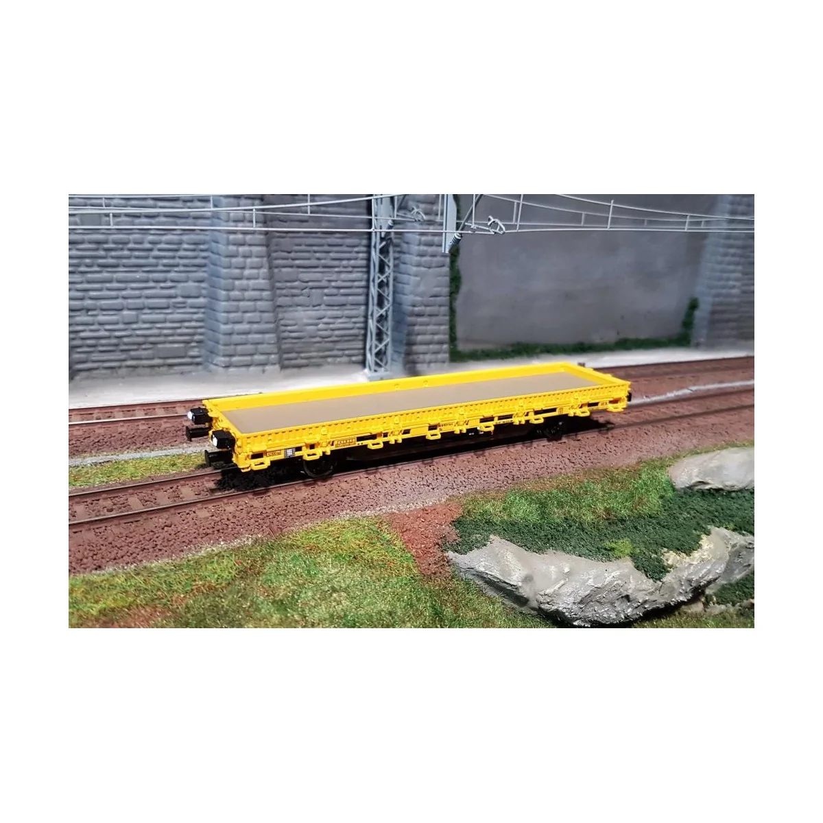 Viessmann 2315 Yellow flat wagon with axles, motorized and with sou... Viessmann 2315 Yellow flat wagon with axles, motorized and with sou...
