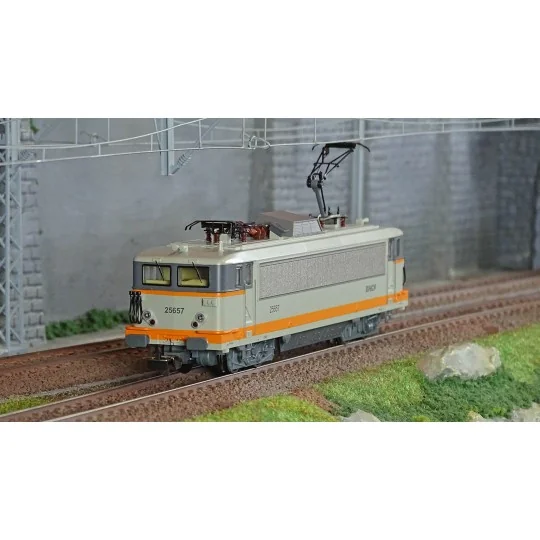 Piko_96539-Piko 96539 BB 25657 electric locomotive, SNCF, "noodle" logo, concrete livery