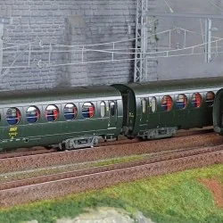 Ree Modeles VB500 Set de 3 voitures allégées "Saucisson", ETAT, B10/B10/B5d, vert 301, ep. IV, éclairé Ree Modeles VB-500 - 1