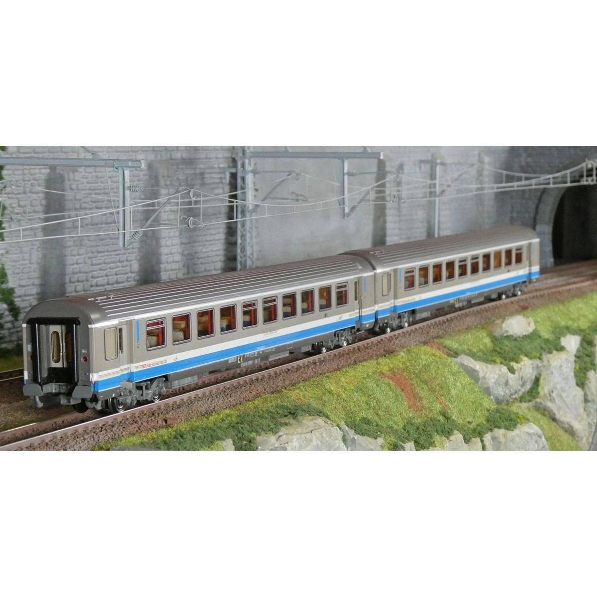 LS Models 41217 Set of 2 VTU coaches, B10tux / B10tux, TER Rhône-Al...