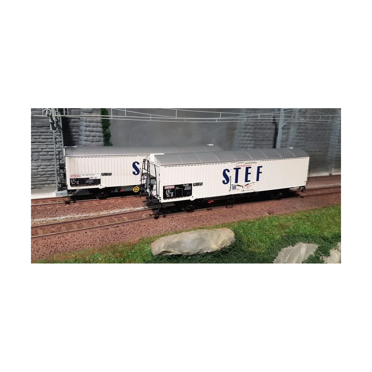 LS Models 30228 Set of 2 SNCF Frangeco wagons, white cab, blue STEF...