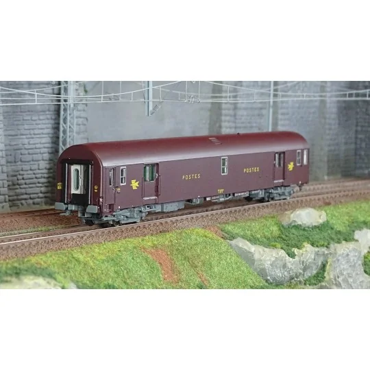 LSM_40426-LS Models 40426 UIC Postal Car, brown PTT, PA UIC, SNCF