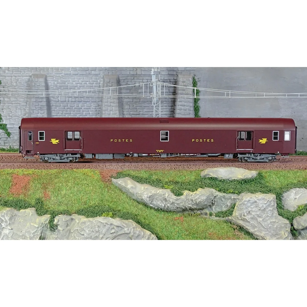 LS Models 40426 Voiture Postale UIC, brun PTT, PA UIC, SNCF Ls models LSM_40426 - 2