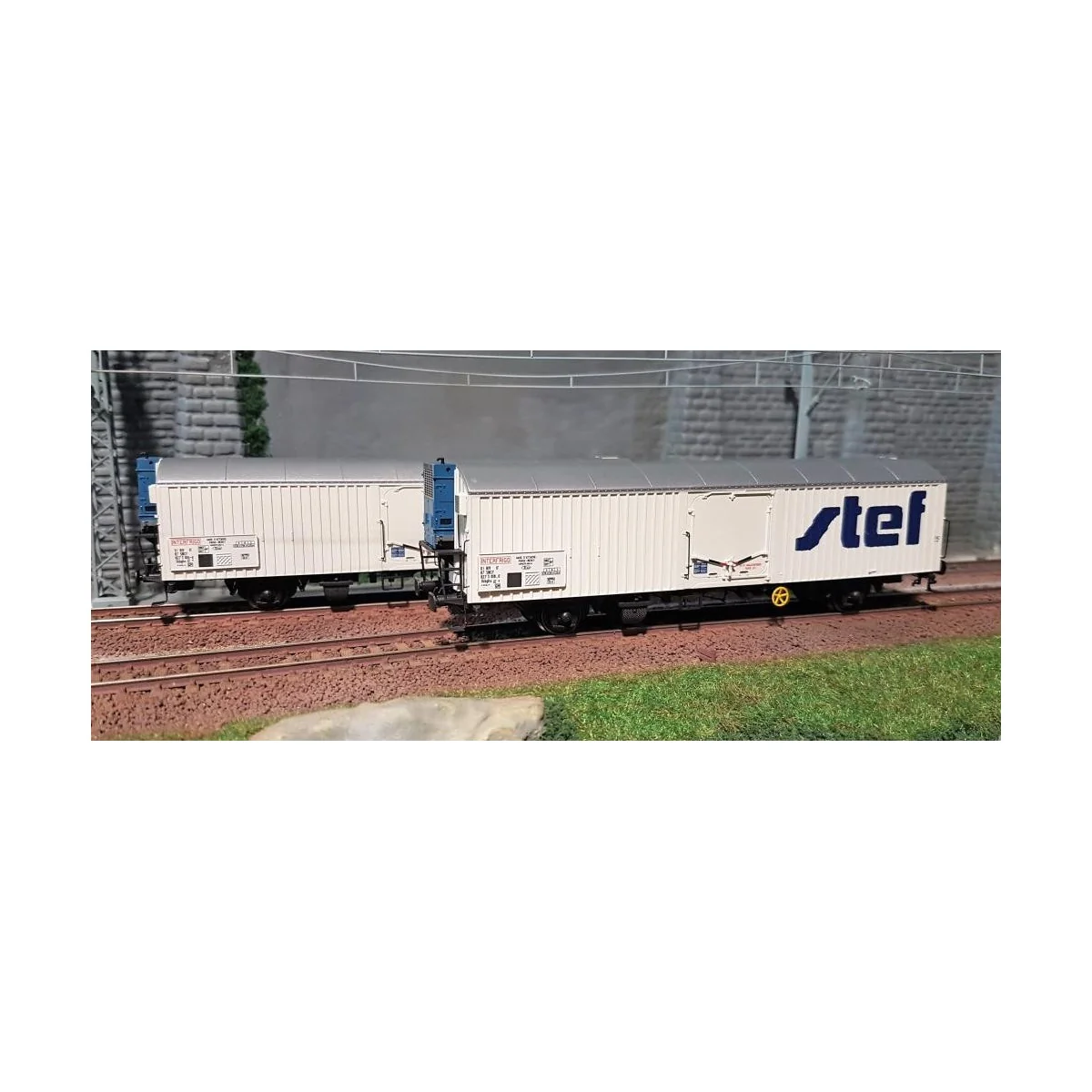 LS Models 30231 Set of 2 SNCF Frangeco wagons, white, blue STEF, gr... LS Models 30231 Set of 2 SNCF Frangeco wagons, white, blue STEF, gr...