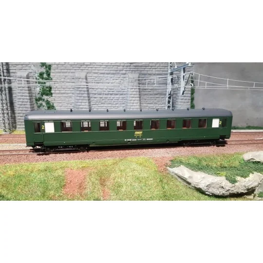 Liliput_334594-Liliput 334594 Second-class passenger car, SNCF ex-DR, framed logo