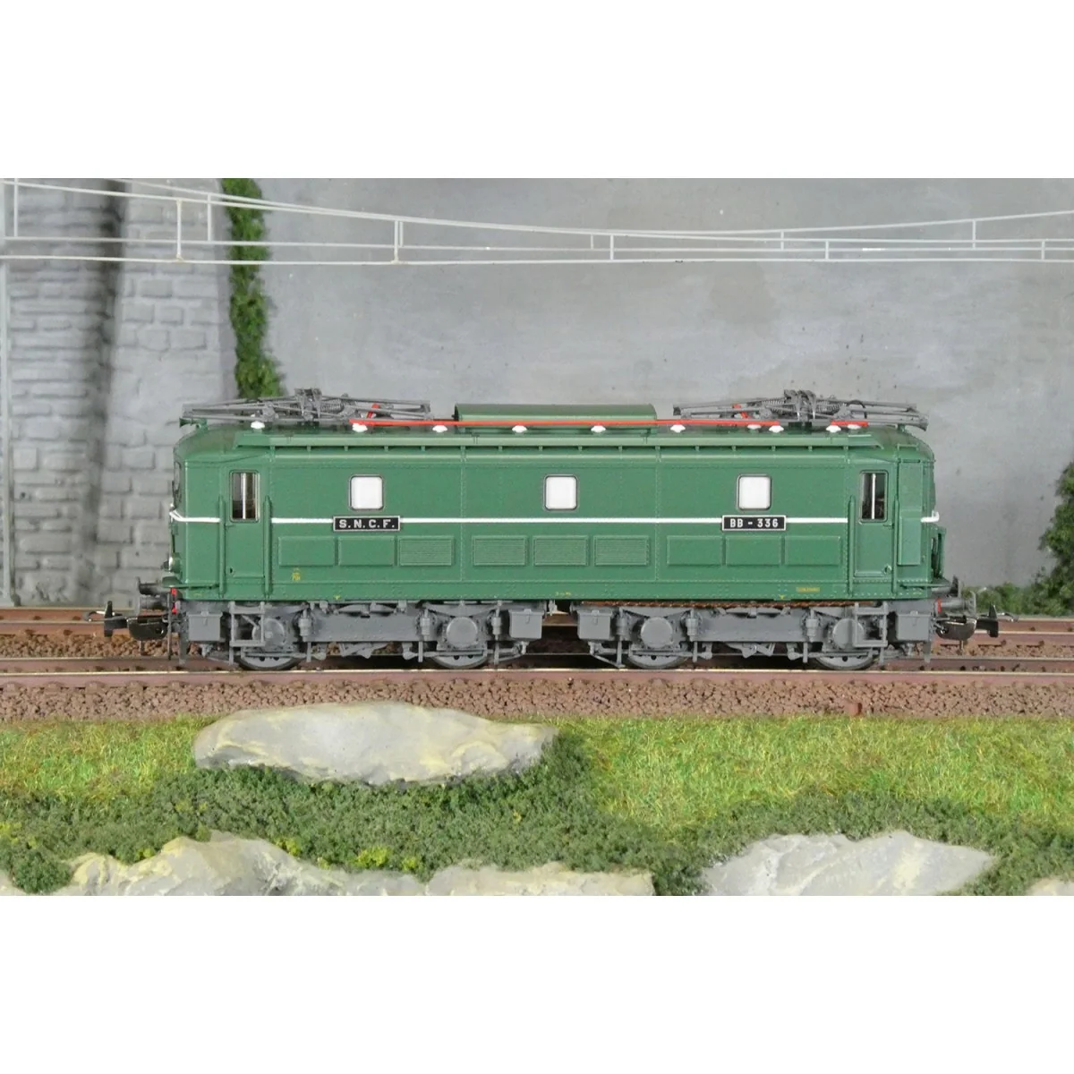 Piko 97427 BB 336 electric locomotive, SNCF, Tours depot, digital s... Piko 97427 BB 336 electric locomotive, SNCF, Tours depot, digital s...
