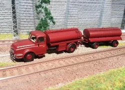 Ree Modeles CB 070 Willeme Wine Tanker Truck + Red Trailer - Ree Mo...