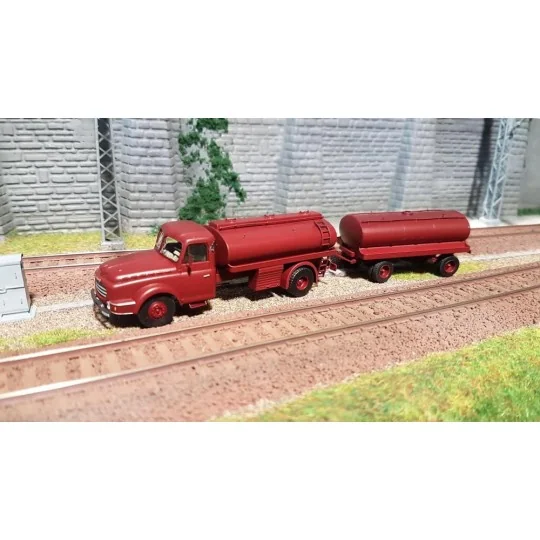 CB-070-Ree Modeles CB 070 Willeme Wine Tanker Truck + Red Trailer