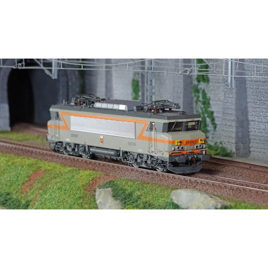 Lsm_11104-Ls Models 11104 SNCF BB 22399 electric locomotive, concrete grey/orange, Nouille logo, Mormant coat of arms, Villeneuve