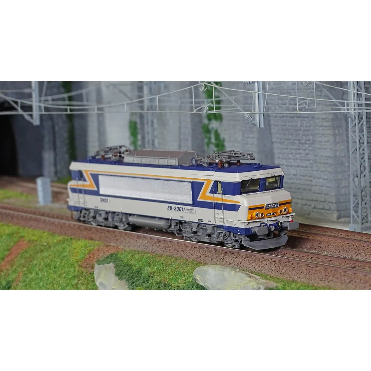 Ls Models 11199 SNCF BB 20011 electric locomotive, TEN blue, plates...