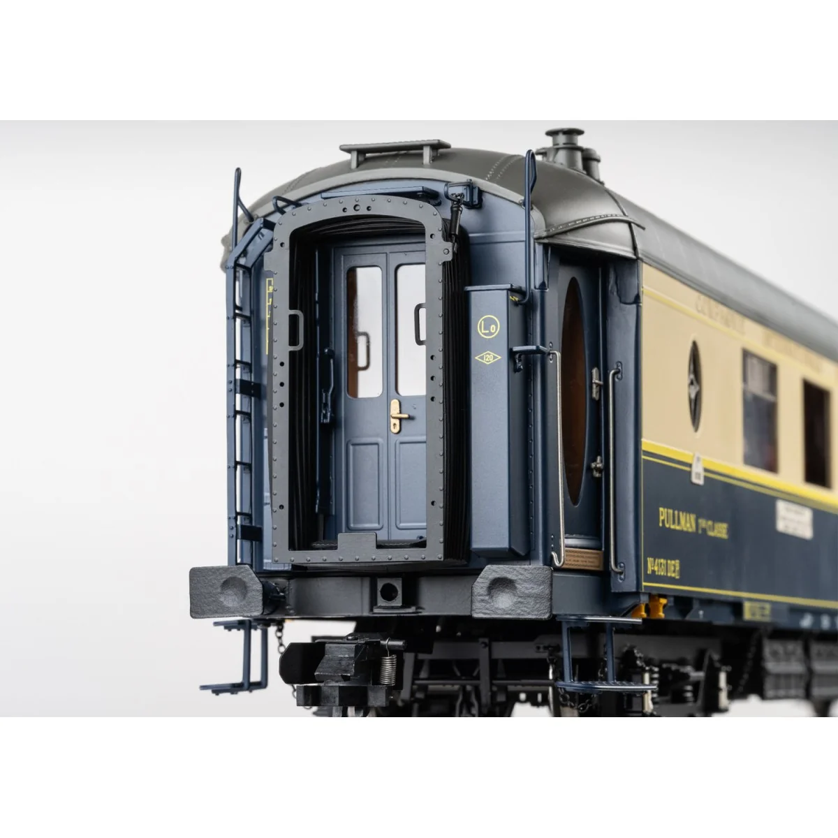 Marklin 58000 Set of 6 CIWL coaches, EDELWEISS Pullman Express, 1 s...