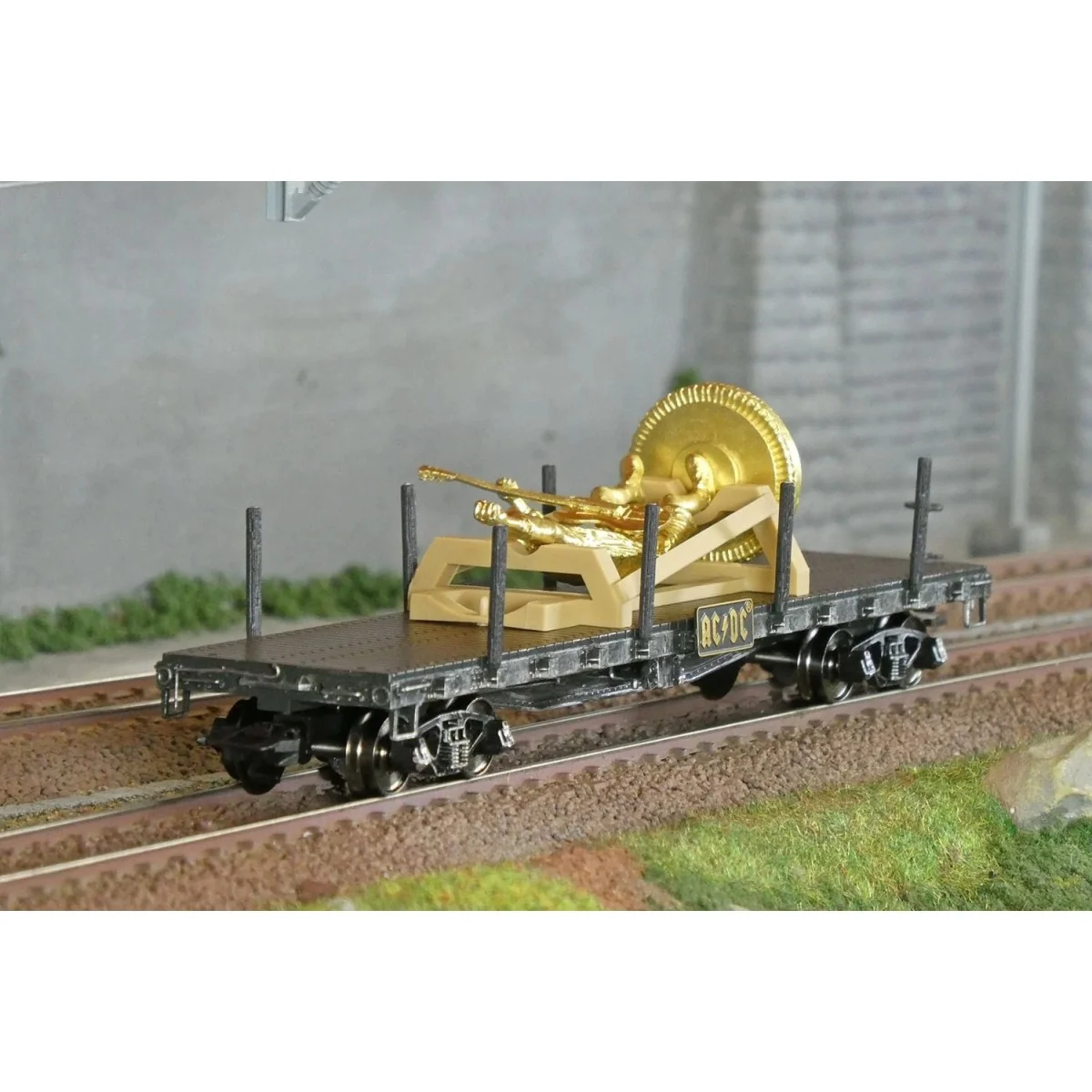 Marklin 48837 Stiff Upper Lip Flat Wagon, AC/DC - Marklin_48837